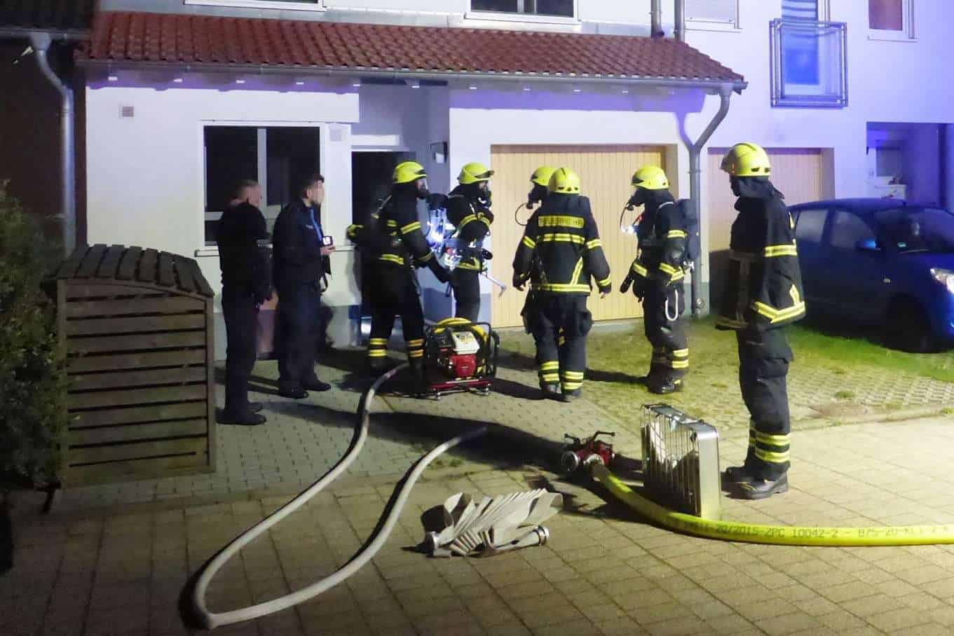 Saunabrand - Feuerwehreinsatz am Morgen im Polluxring in Bernau