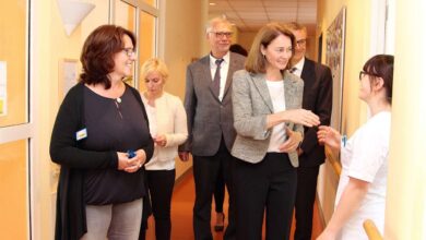 Bundesministerin zu Gast im Lobetaler Lazarus Hospiz