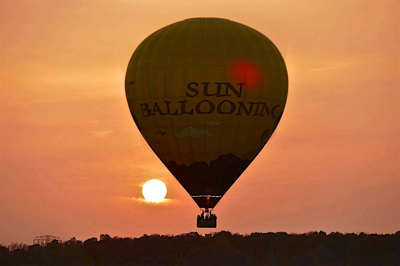 Hoch über Bernau und mit dem Ballon in den Sonnenuntergang