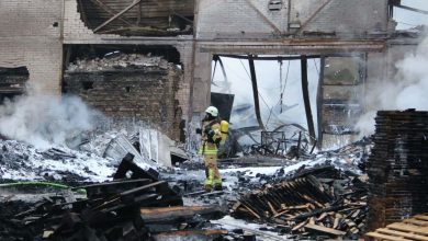 Berlin: Feuerwehr noch immer beim Großbrand in Hohenschönhausen