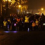 Martinsumzug der Kita Angergang durch Bernau 20 Schönow: Hunderte Kinder mit Laternen und eine beleuchtete Oma