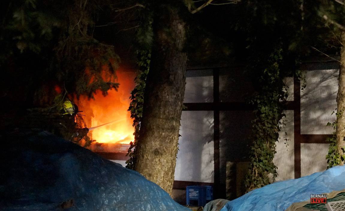 Bernau: Wohnhausbrand sorgte für Großeinsatz der Feuerwehren