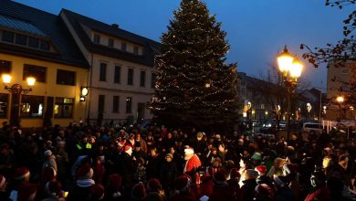 Öffentliches Weihnachtssingen auf dem Platz am Steintor in Bernau
