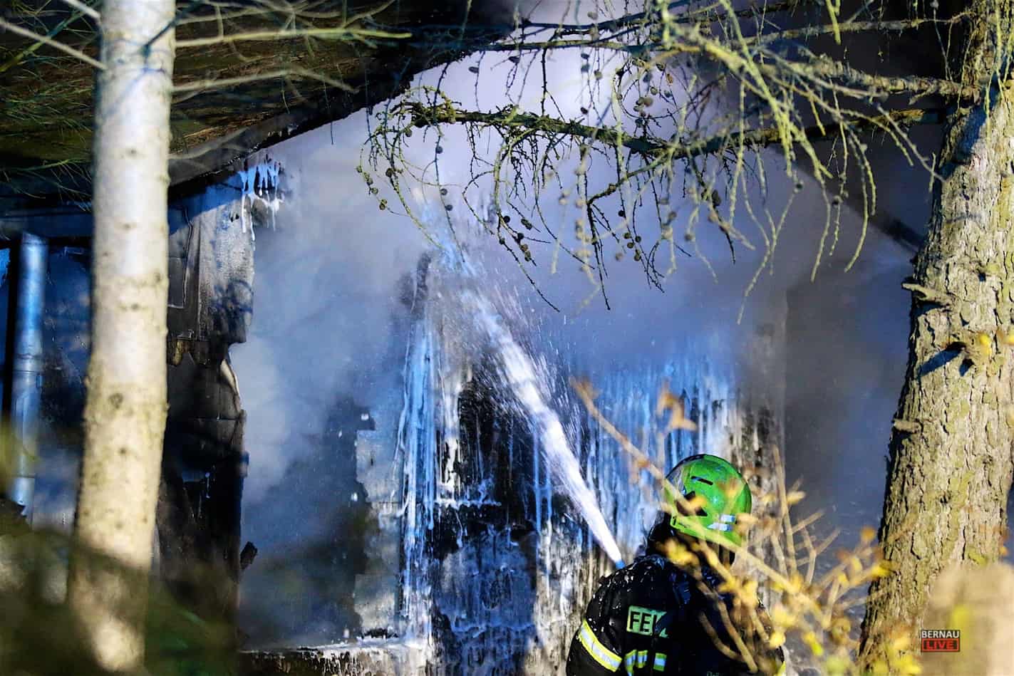 Bernau: Wohnhausbrand sorgte für Großeinsatz der Feuerwehren
