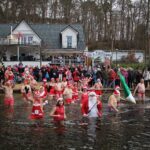 Advents-Eisbaden im Obersee in Lanke bei 3.3 Grad Wassertemperatur 9 Advents-Eisbaden im Obersee in Lanke bei 3.3 Grad Wassertemperatur