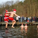 Advents-Eisbaden im Obersee in Lanke bei 3.3 Grad Wassertemperatur 6 Advents-Eisbaden im Obersee in Lanke bei 3.3 Grad Wassertemperatur