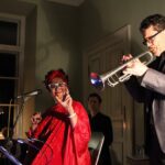 Wundervolles Adventskonzert mit Angelika Weiz auf Schloss Lanke 2 Bernau - Lanke: Zum gestrigen 3. Advent lud das Schloss Lanke zum gemütlichen Adventskonzert mit der einzigartigen Angelika Weiz ein.