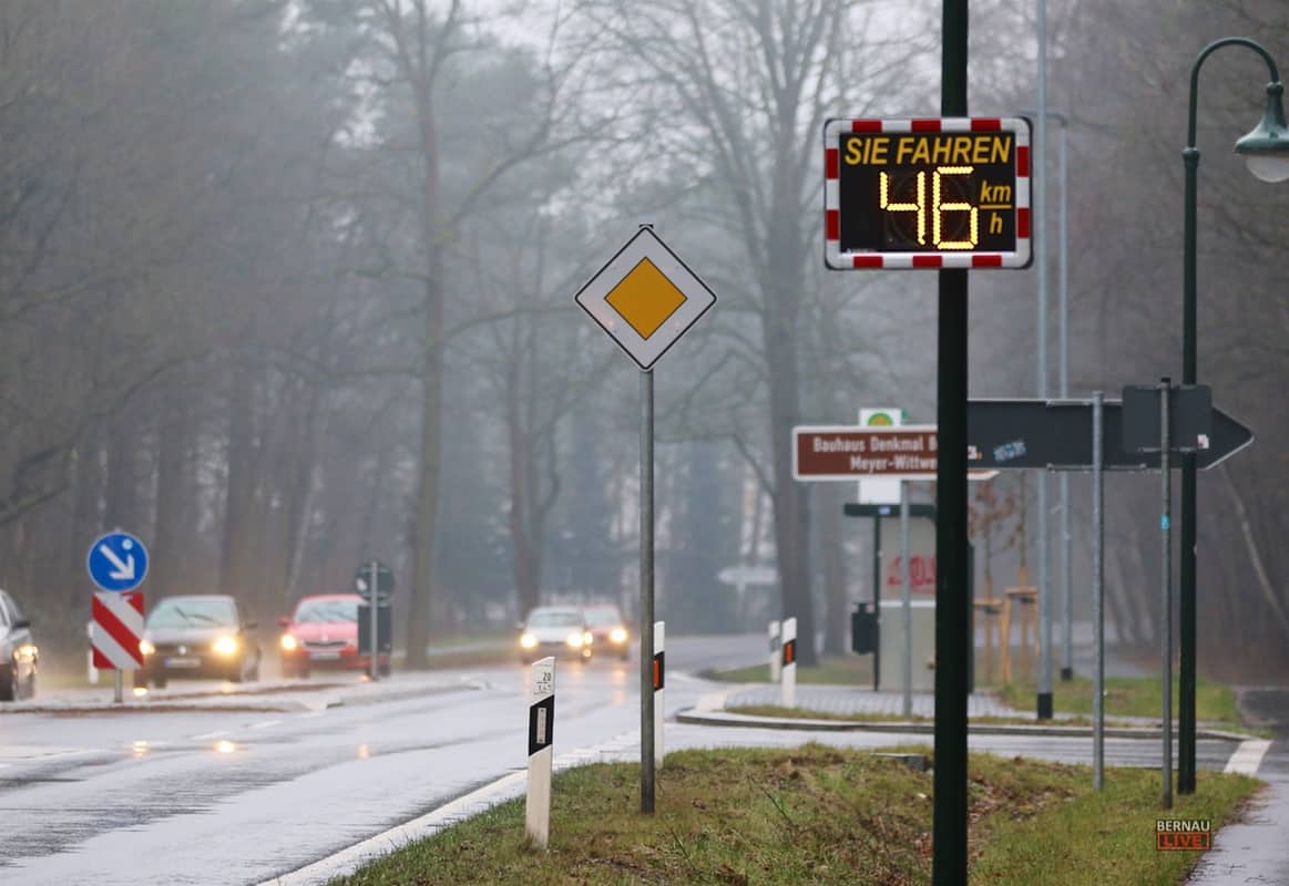 Bernau: Speed-Display an der Wandlitzer Chaussee zeigt Tempo an