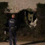 Transporter rast in Zepernick in ein Wohnhaus - Fahrer flüchtete 7 Panketal Zepernick - Transporter rast in ein Wohnhaus