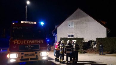 Transporter rast in Zepernick in ein Wohnhaus - Fahrer flüchtete