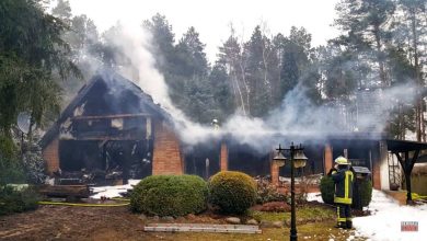 Barnim: Hausbrand in Klosterfelde - Feuerwehren seit 7 Stunden im Einsatz