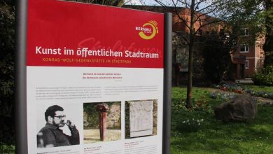 Info-Tafeln in Bernau verweisen auf Konrad Wolf und Kunst