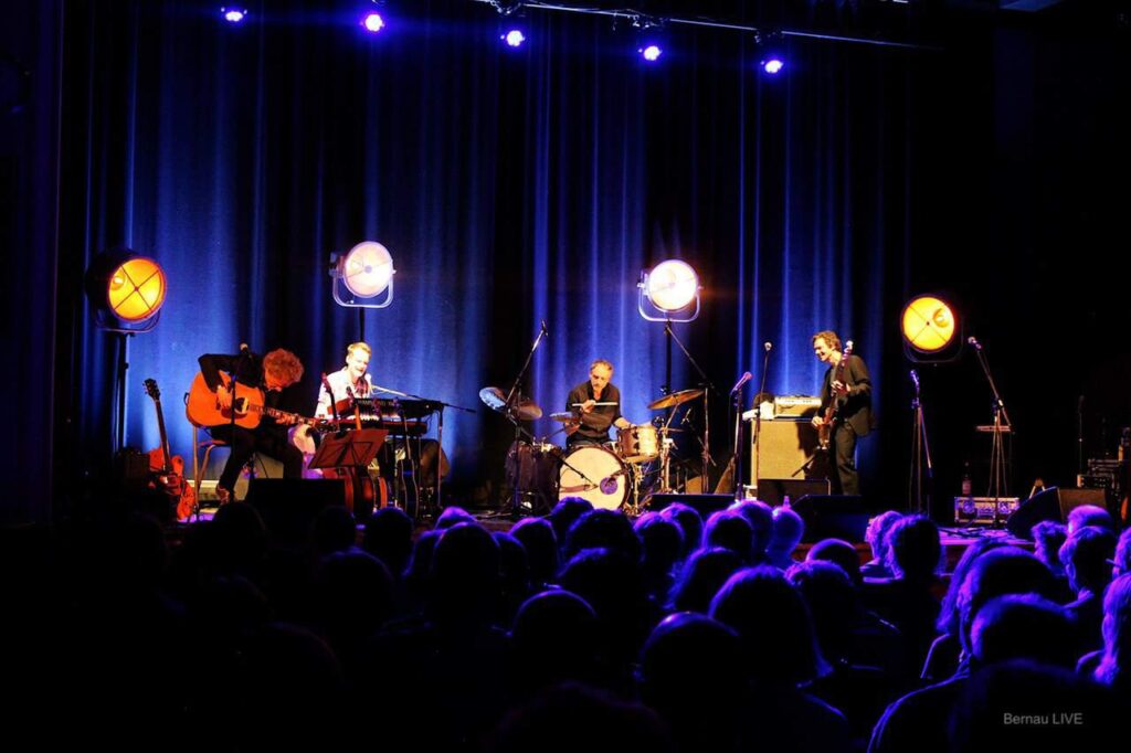 Bernau LIVE wünscht einen sonnigen Start in die neue Woche! 5 Siebenklang in Bernau begeisterte mit dem "Club der Toten Dichter"
