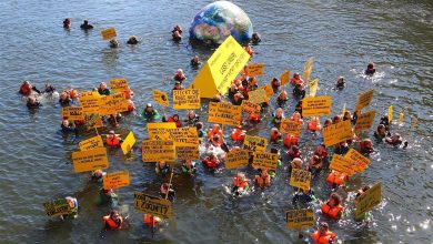 Berlin - Greenpeace: Für schnellen Kohleausstieg und Klimaschutz in die Spree