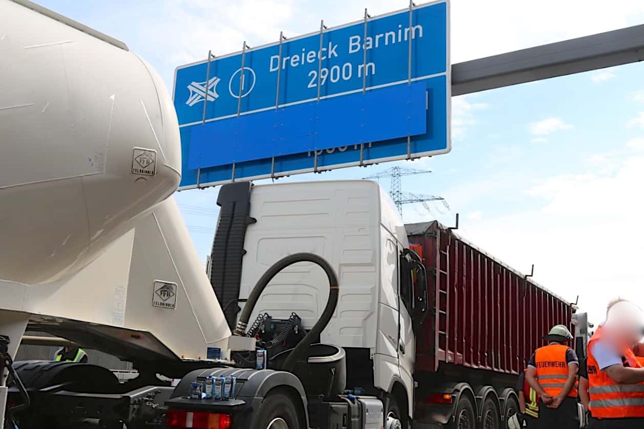 Verkehrsinfo: LKW-Auffahrunfall A10 kurz vorm Dreieck Barnim - Stau