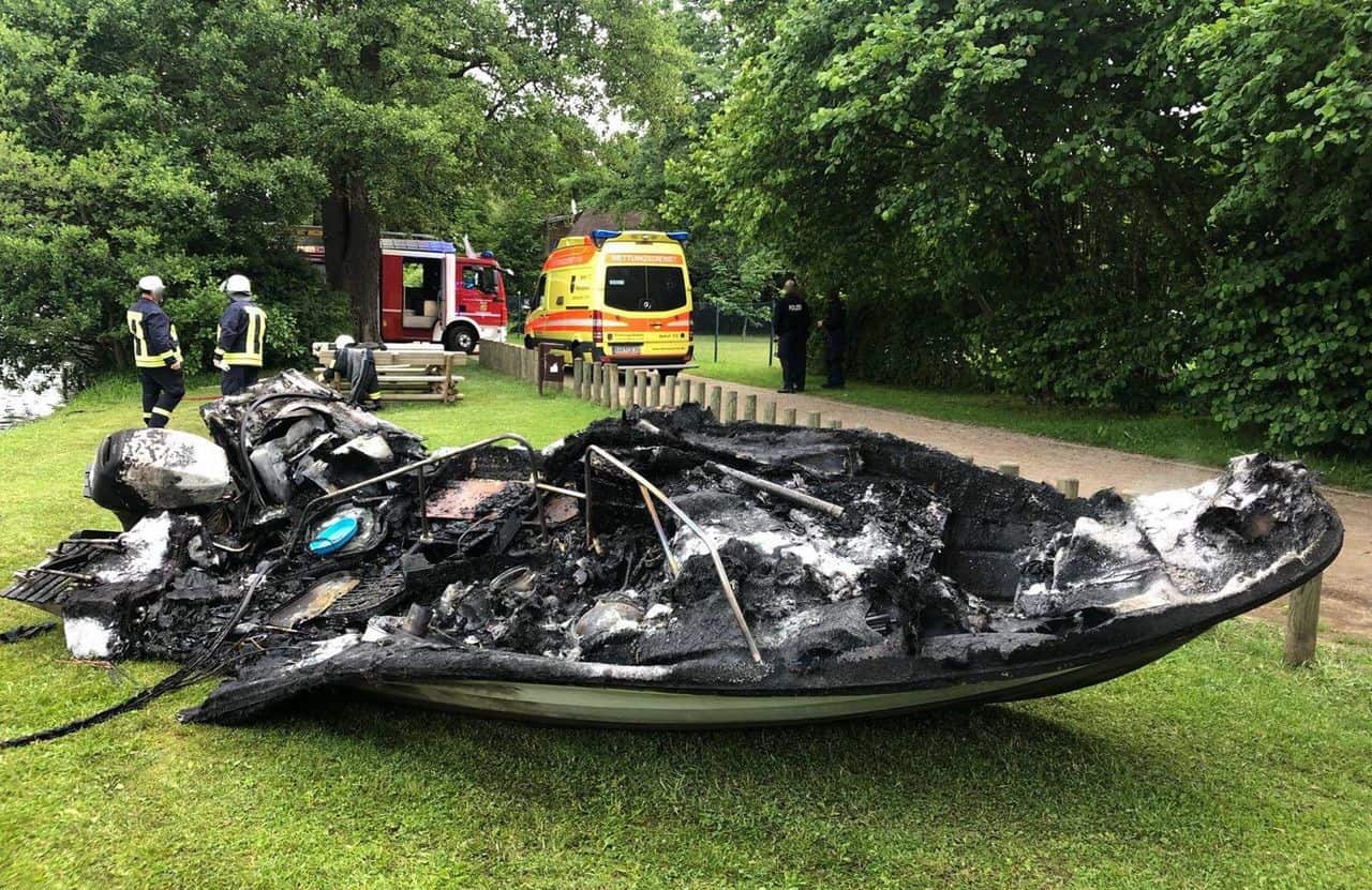 Altenhof - Barnim: Boot am Werbellinsee ausgebrannt - eine Person schwer verletzt