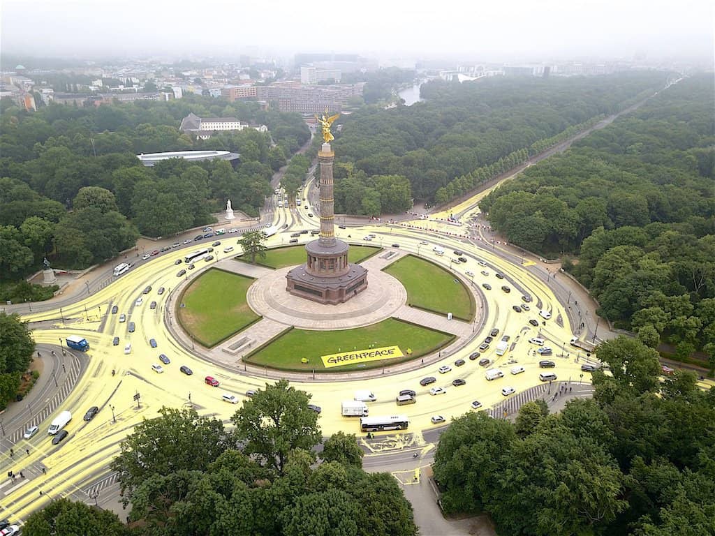 Berlin: Greenpeace verwandelt "Großen Stern" in eine Sonne