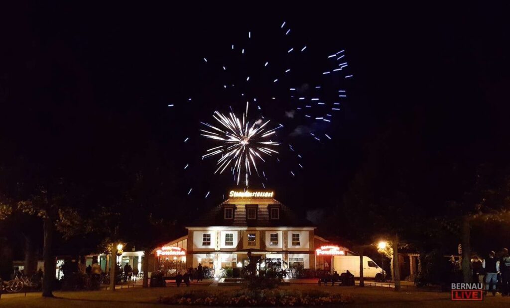 Willkommen in der neuen Woche und guten Morgen aus Bernau 3 Am Samstag: Strandbad Party in Wandlitz mit STAMPING FEET