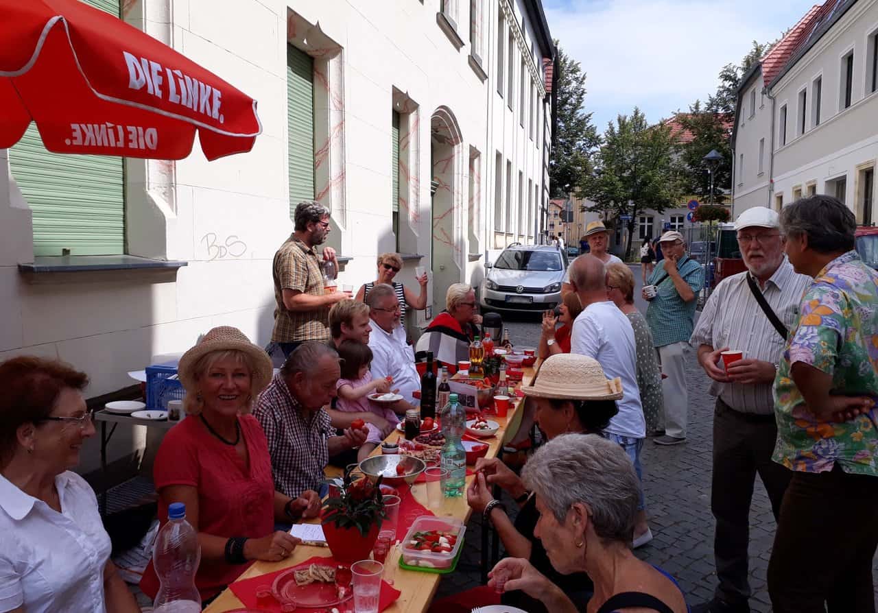Die Linksfraktion Bernau lud zum Sommerfrühstück in die Innenstadt 5 Die Linksfraktion Bernau lud zum Sommerfrühstück in die Innenstadt