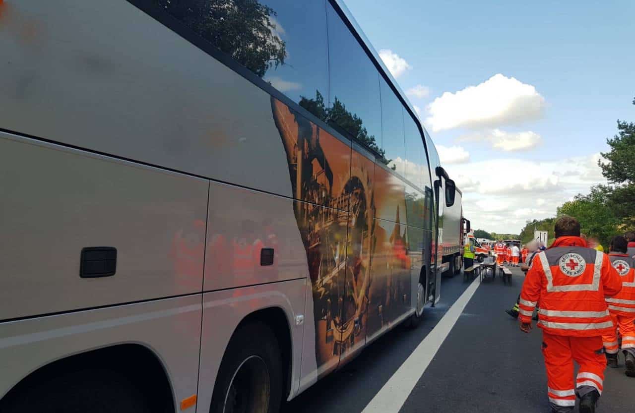 A10 - Nuthetal: Schwerer Verkehrsunfall mit Reisebus - 20 Verletzte