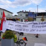 Friedensfest links- und AfD Kundgebung rechts vorm Bahnhof Bernau 10 Bernau LIVE