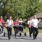 Bunt geschmückte Wagen beim Erntefest in Grüntal / Sydower Fließ 4 Bernau LIVE