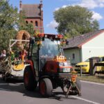 Bunt geschmückte Wagen beim Erntefest in Grüntal / Sydower Fließ 5 Bernau LIVE