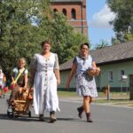 Bunt geschmückte Wagen beim Erntefest in Grüntal / Sydower Fließ 10 Bernau LIVE