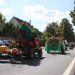 Bunt geschmückte Wagen beim Erntefest in Grüntal / Sydower Fließ 17 Bernau LIVE