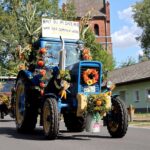 Bunt geschmückte Wagen beim Erntefest in Grüntal / Sydower Fließ 19 Bernau LIVE