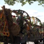 Bunt geschmückte Wagen beim Erntefest in Grüntal / Sydower Fließ 31 Bernau LIVE