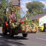 Bunt geschmückte Wagen beim Erntefest in Grüntal / Sydower Fließ 30 Bernau LIVE