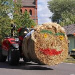 Bunt geschmückte Wagen beim Erntefest in Grüntal / Sydower Fließ 32 Bernau LIVE