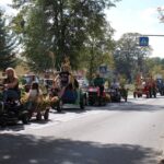 Bunt geschmückte Wagen beim Erntefest in Grüntal / Sydower Fließ 39 Bernau LIVE
