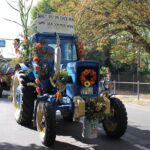 Bunt geschmückte Wagen beim Erntefest in Grüntal / Sydower Fließ 42 Bernau LIVE