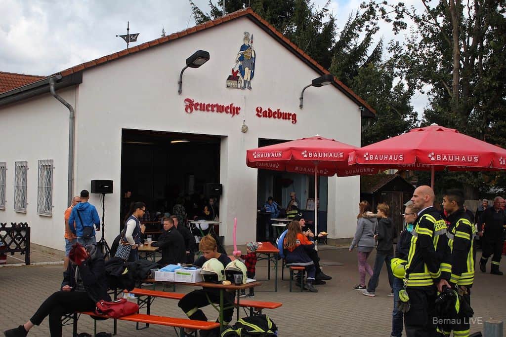 Zahlreiche Besucher beim Tag der offenen Tür der Feuerwehr Ladeburg
