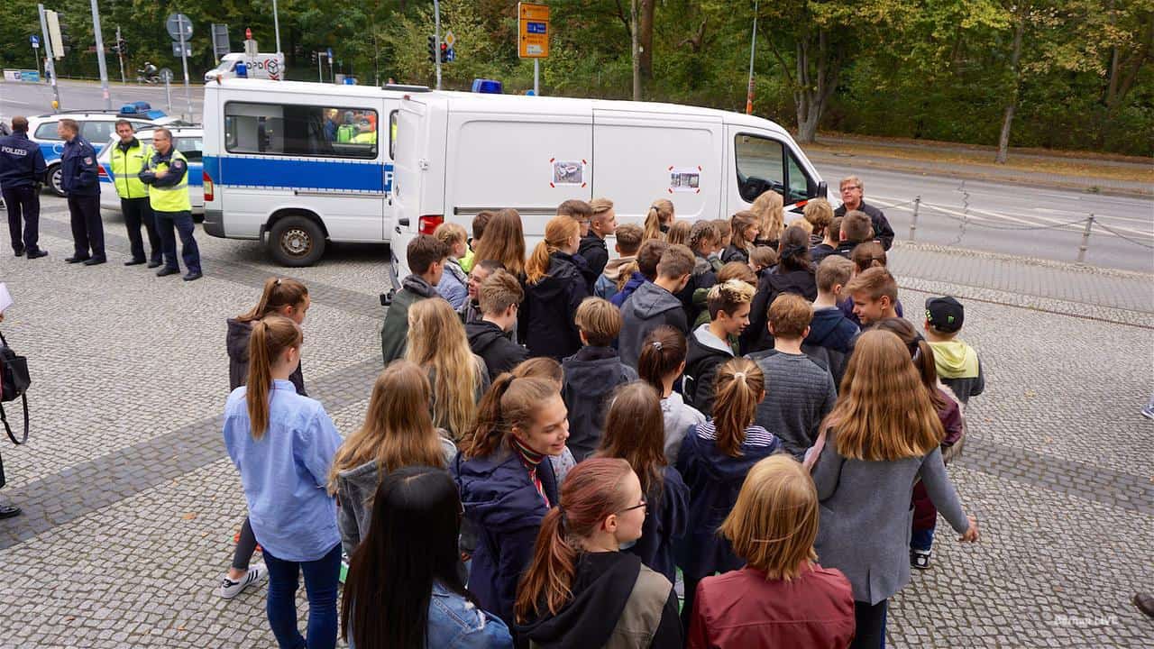 Sicheres Abbiegen im Straßenverkehr - die Polizei in Bernau informierte