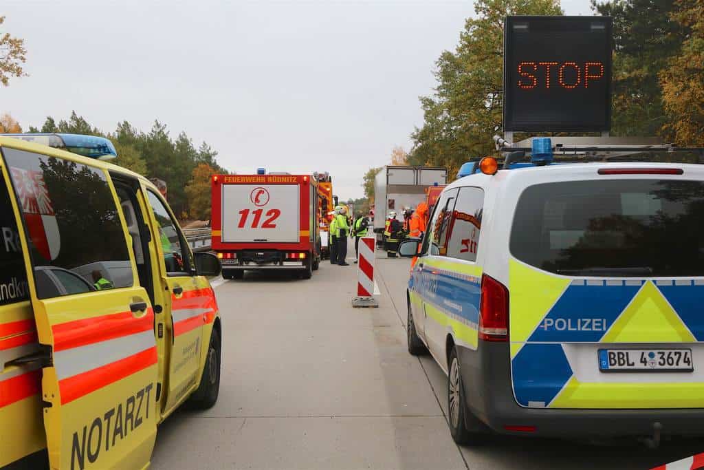 Bernau (Barnim): Zu einem tragischen Verkehrsunfall kam es am heutigen Montagvormittag gegen 10.30 Uhr auf der A11 zwischen den Anschlussstellen Lanke und Finowfurt.