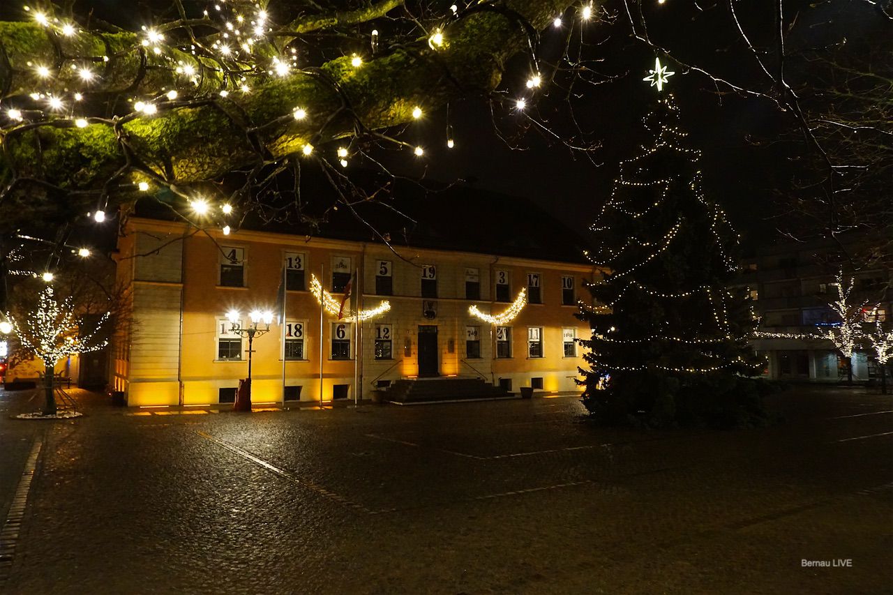 Die Innenstadt von Bernau leuchtet pünktlich zum ersten Advent