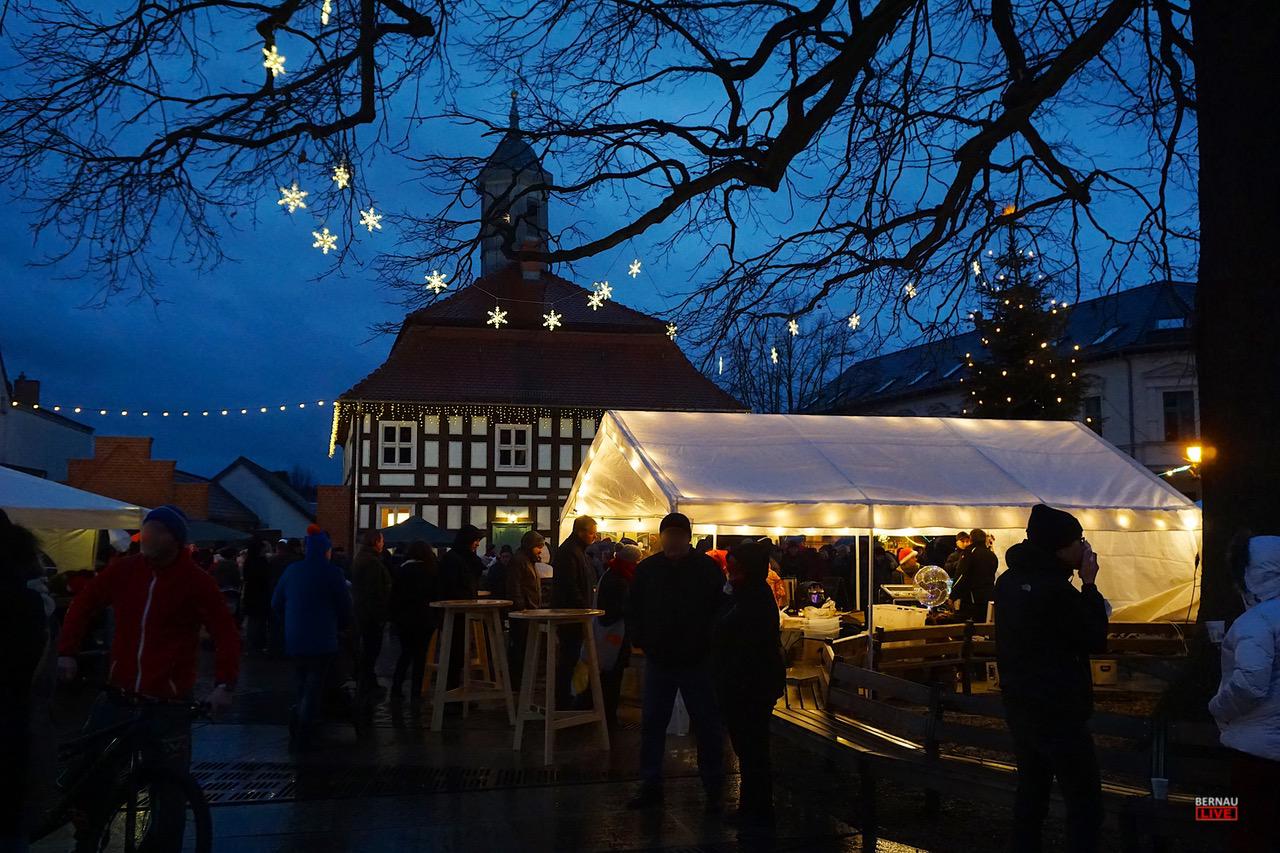 Weihnachtsmarkt in Biesenthal trotzte dem schlechten Wetter