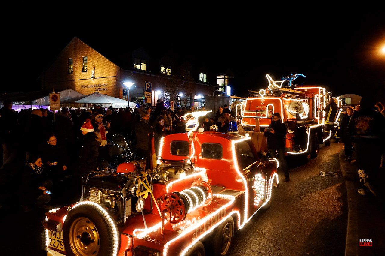 Weihnachtsparade in Zepernick: 62 Fahrzeuge - über 10.000 Zuschauer!