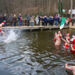 Bernauer Eisheilige - Eisbaden in Lanke: Wasser 3,1 Grad - Luft 0 Grad 18 Bernau LIVE