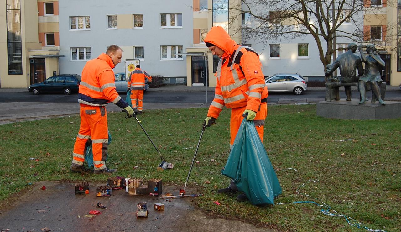 Danke - Etwa sechs Kubikmeter „Silvester-Abfall“ in Bernau gesammelt