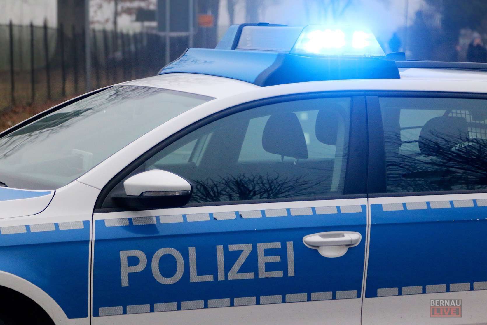Bernau: Feuerlöscher aus Sporthalle und Räder aus Autohaus gestohlen