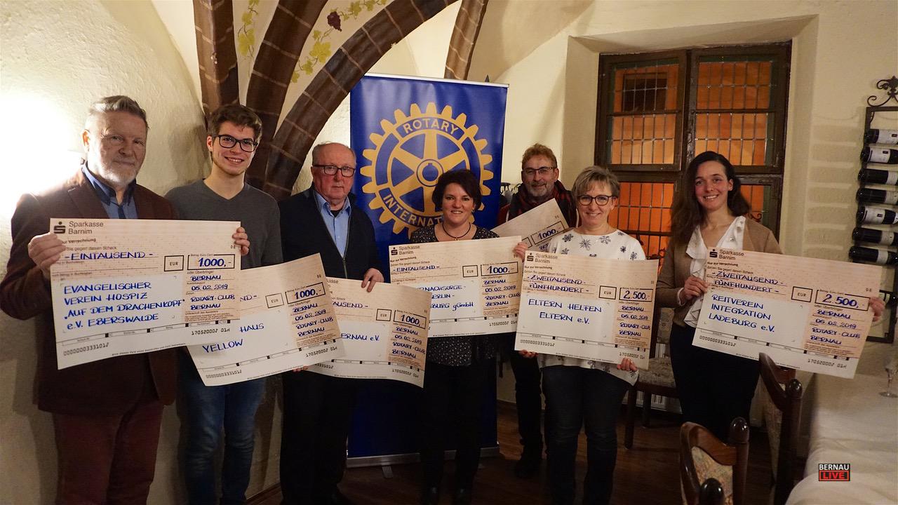 Rotary Club Bernau übergab 10.000 € an Bernauer und Barnimer Vereine