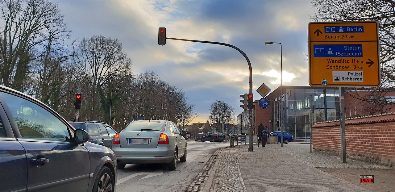 Achtung: Grüner Pfeil an der Jahn-Ecke Mühlenstraße in Bernau entfernt 3 Achtung: Grüner Pfeil an der Jahn-Ecke Mühlenstraße in Bernau entfernt