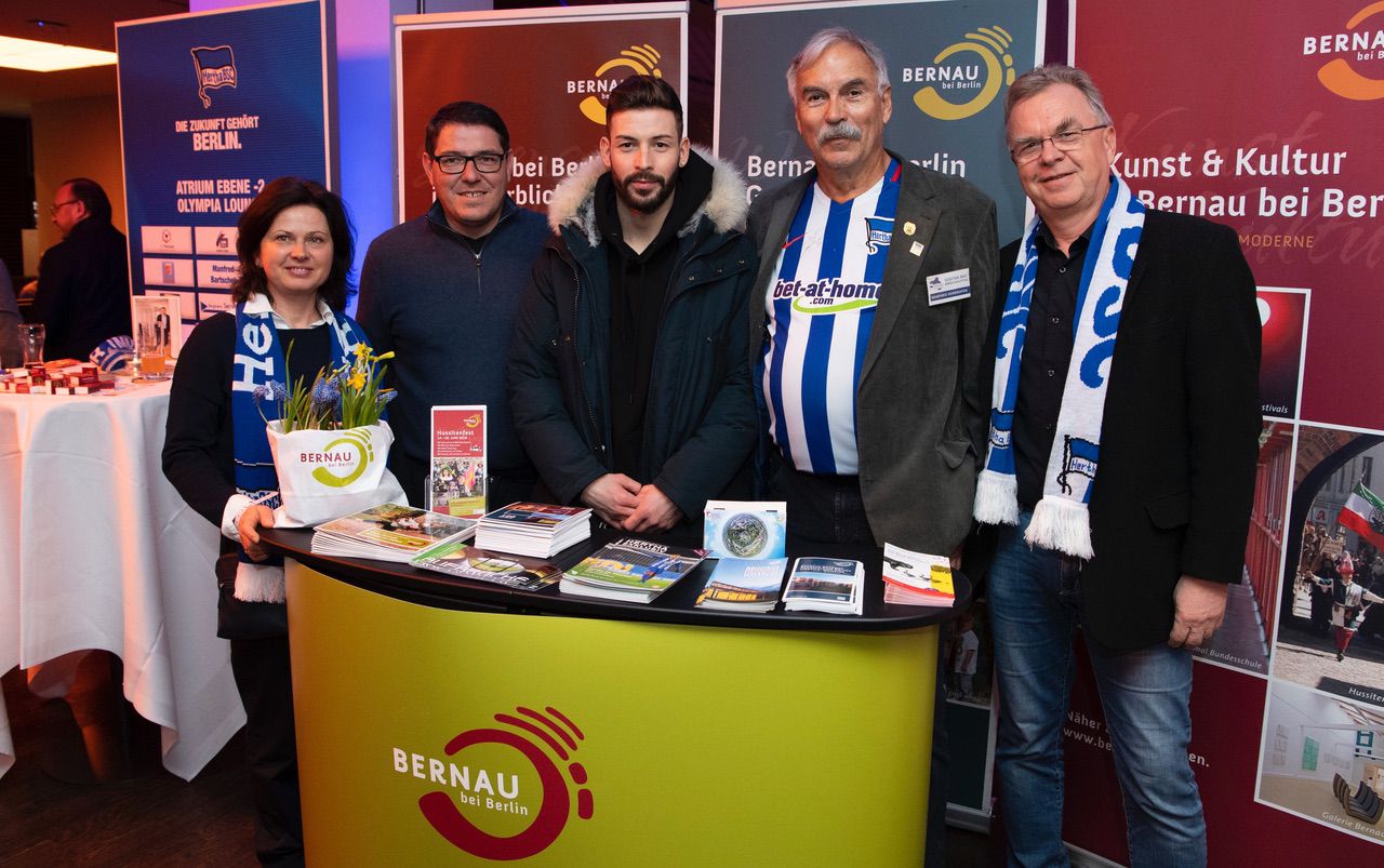 Bernau präsentiert sich als Partnerstadt von Hertha BSC im Olympiastadion