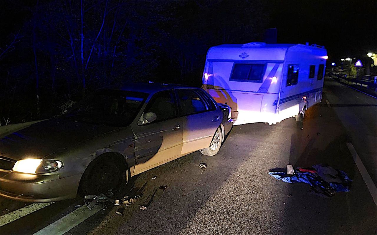 Bernau: Wohnwagendiebstahl endete nach Verfolgung mit kaputten Fahrzeugen