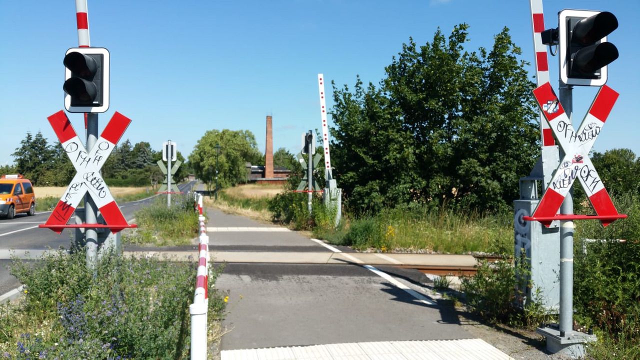 Wer hat denn hier lange Weile gehabt - Bahnanlagen beschmiert 11 Bernau LIVE