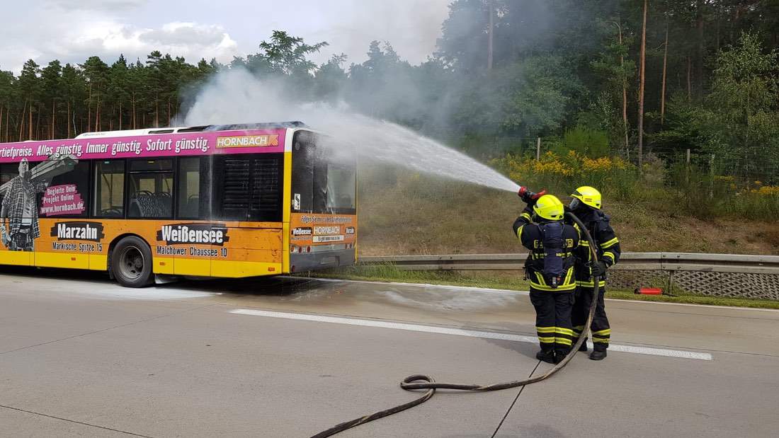 Brand Bus A11 Feuerwehr Bernau Bernau LIVE 0000